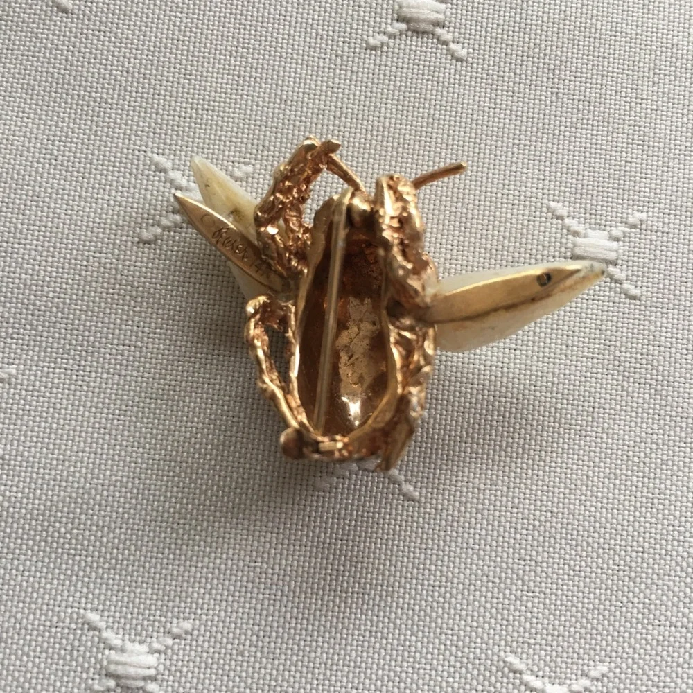 14k Gold Bee Brooch